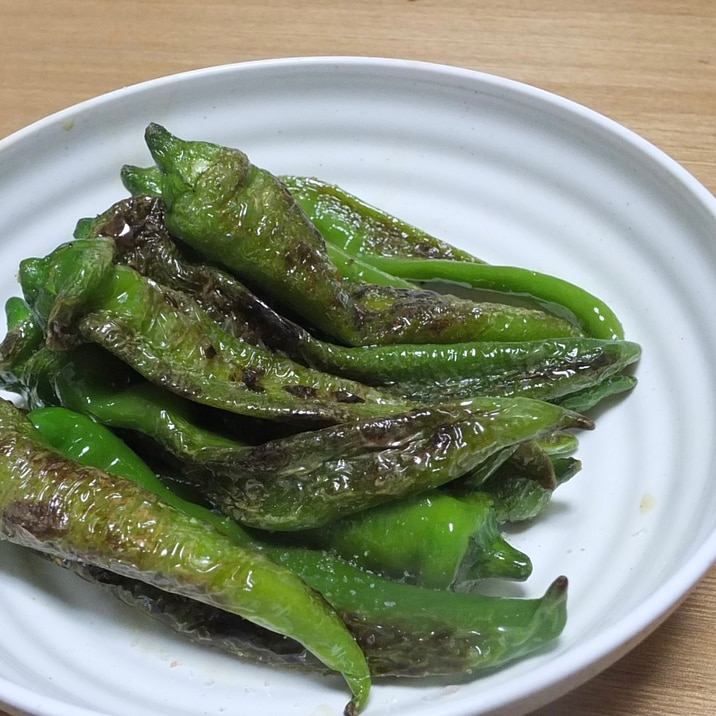 シンプルにお塩で♩万願寺とうがらしの塩焼き